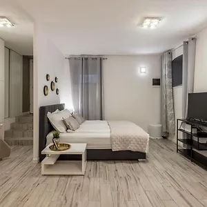 Апартаменты Apartments And Rooms Villa Lina, Сплит